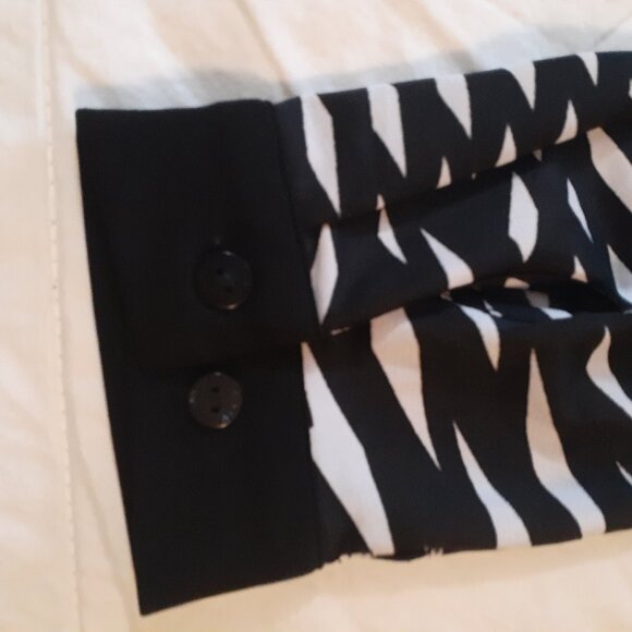 TanJay Blouse, size 8 petite, black and white - Picture 4 of 4